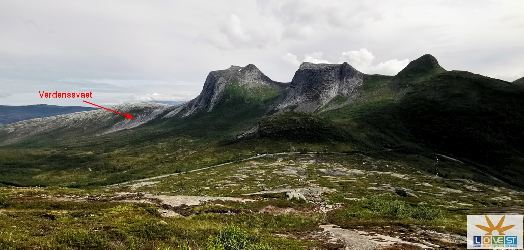 Utsikt mot Verdensvaet og noen flott fjell.