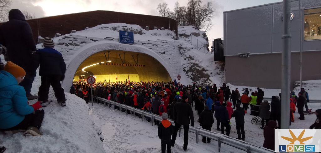 Tunnelåpningen på Sama.