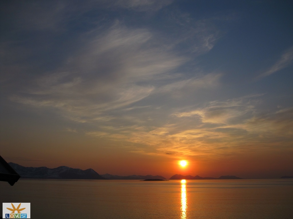 Blå og rød himmel(Bilde)